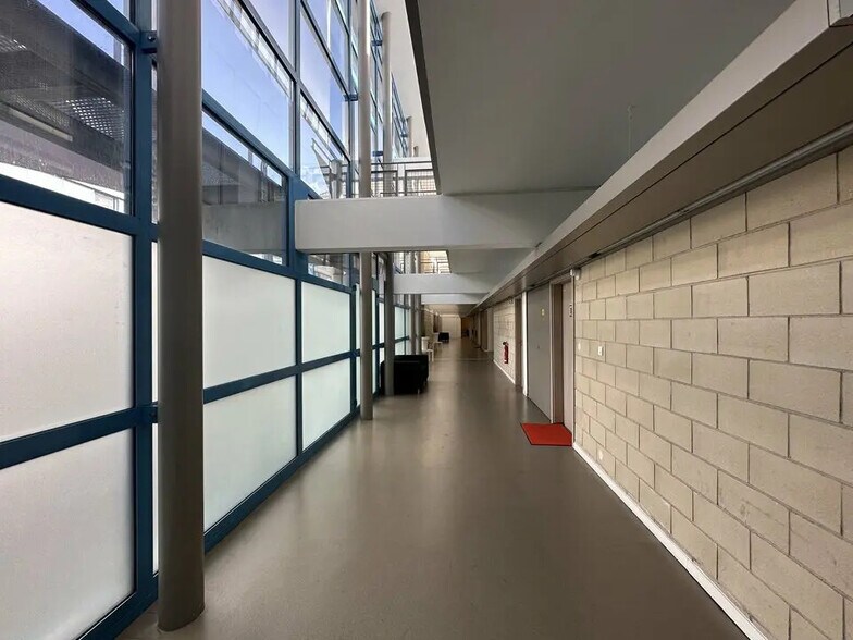 Office in Schiltigheim for lease - Interior Photo - Image 3 of 11