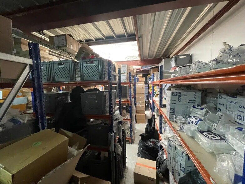 Flex in SAINT-OUEN-L'AUMONE for sale - Interior Photo - Image 3 of 14