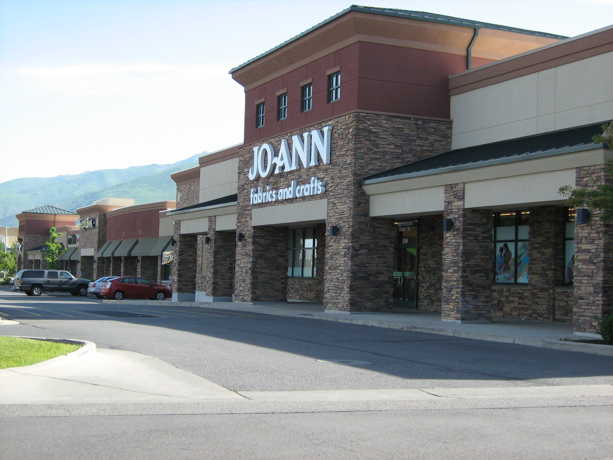 356 N Market Place Dr, Centerville, UT for lease Building Photo- Image 1 of 4