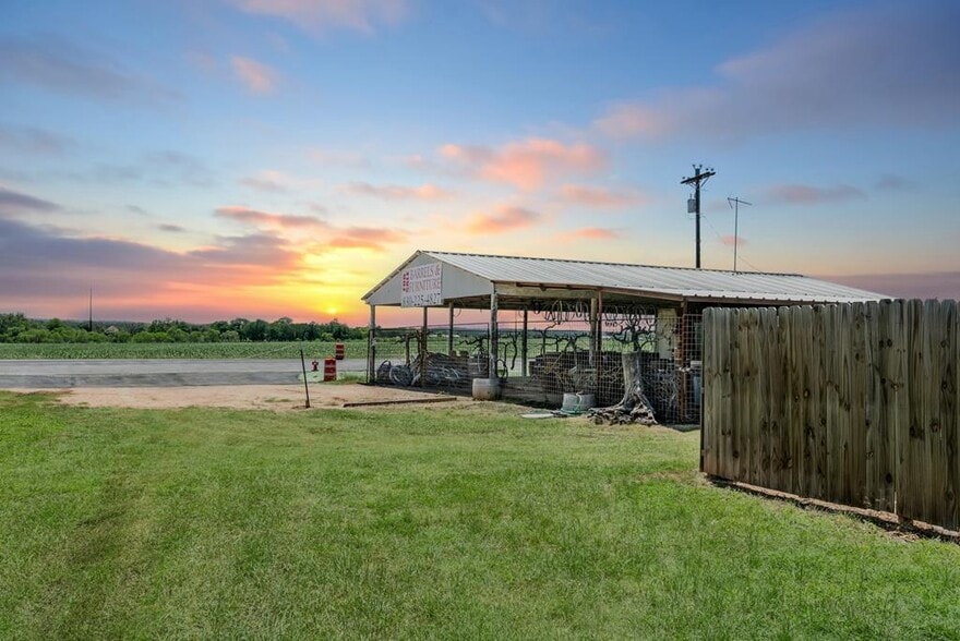 12148 E US Highway 290, Fredericksburg, TX for lease - Primary Photo - Image 1 of 7