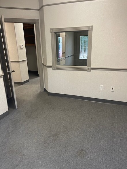 1700 FM 517 Rd E, Dickinson, TX for lease - Interior Photo - Image 2 of 20