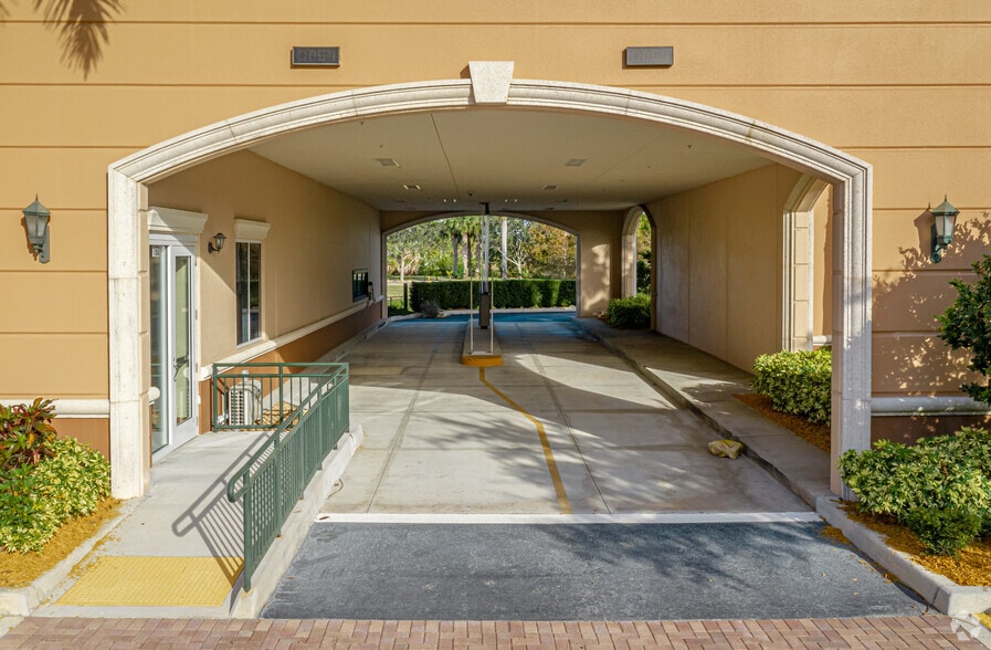 4280 Professional Center Dr, Palm Beach Gardens, FL for sale - Building Photo - Image 3 of 9