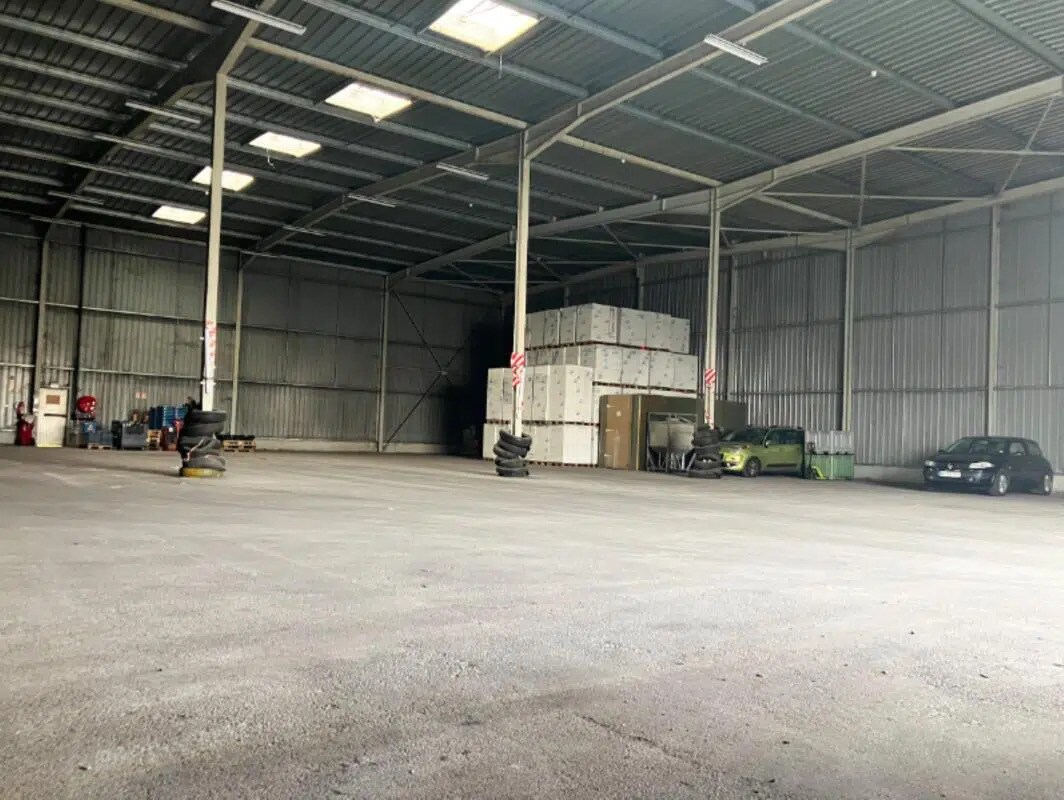 Office in Le Plessis-Pâté for lease Interior Photo- Image 1 of 4