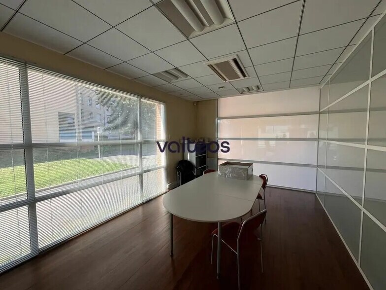 15 Place De France, Balma for lease - Interior Photo - Image 2 of 7