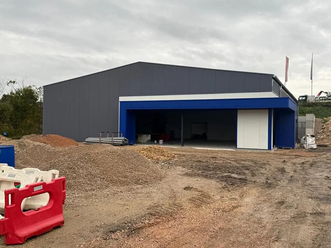 Flex in Saint-Vit for lease Building Photo- Image 1 of 4