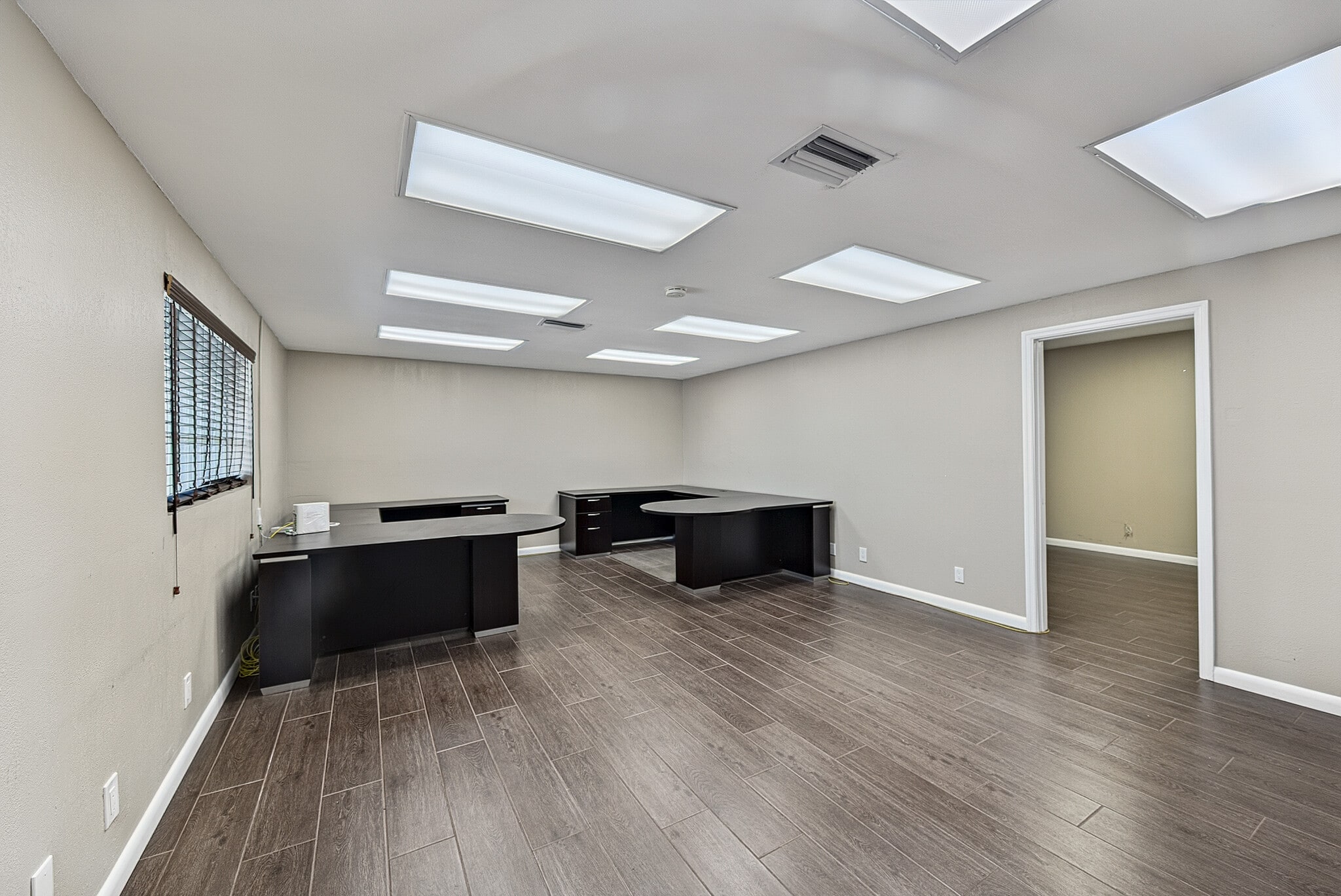 900-950 NE 40th Ct, Oakland Park, FL for lease Interior Photo- Image 1 of 18