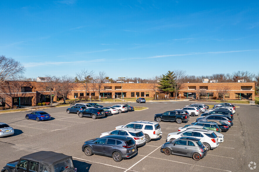 130 Gaither Dr, Mount Laurel, NJ for lease - Building Photo - Image 2 of 5