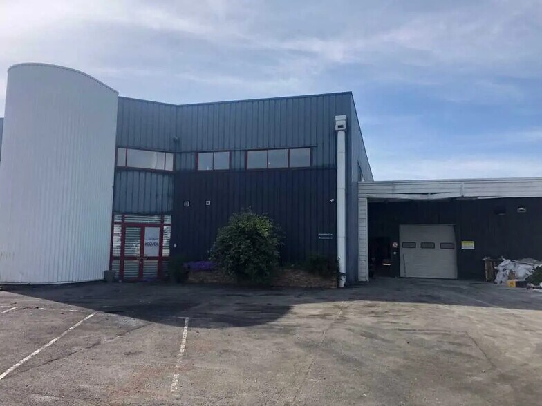 Flex in Goussainville for lease - Building Photo - Image 2 of 7