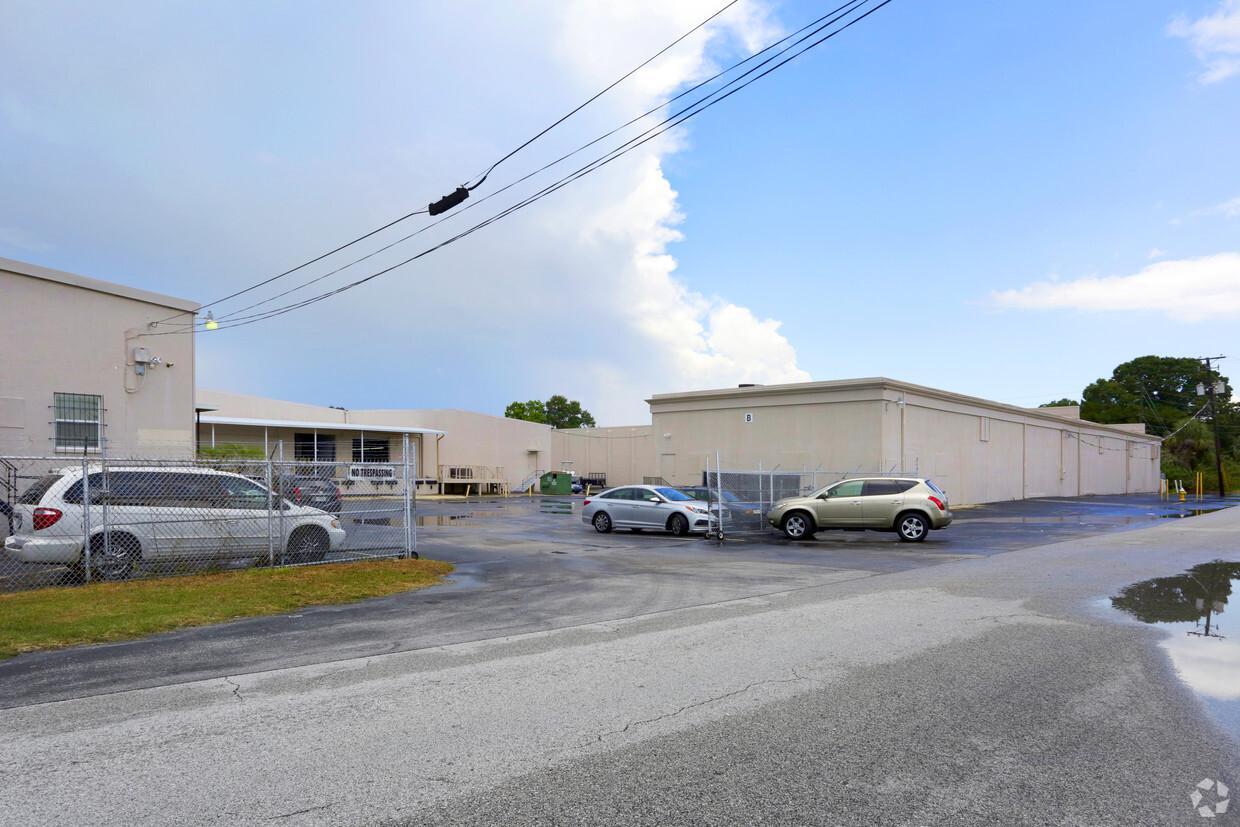 1185 Gooden Crossing, Largo, FL for lease Building Photo- Image 1 of 6