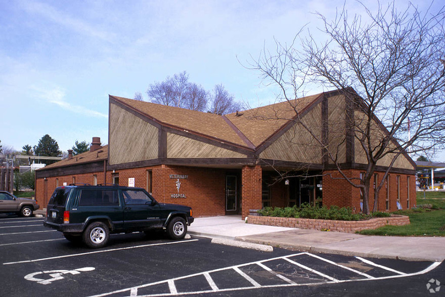 14815-14847 Clayton Rd, Chesterfield, MO for lease - Building Photo - Image 2 of 5