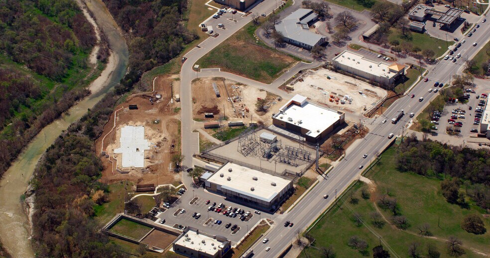 926 W University Ave, TX 78626