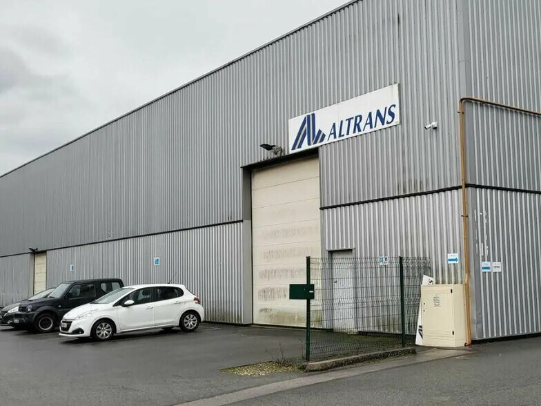 Industrial in Étupes for lease - Building Photo - Image 3 of 7