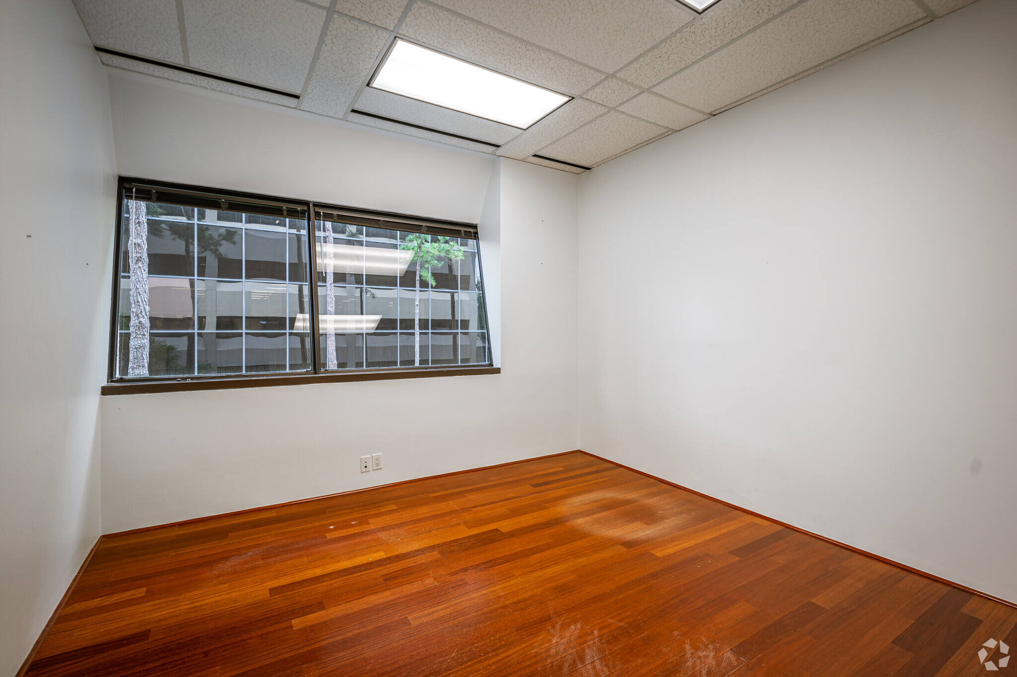 800 Bering Dr, Houston, TX for lease Interior Photo- Image 1 of 7