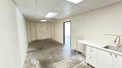 27720 Avenue Scott, Valencia, CA for lease Interior Photo- Image 2 of 5
