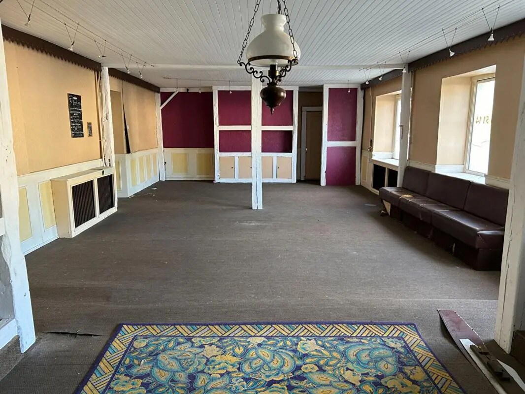 Retail in Saint-Grégoire for sale Interior Photo- Image 1 of 10