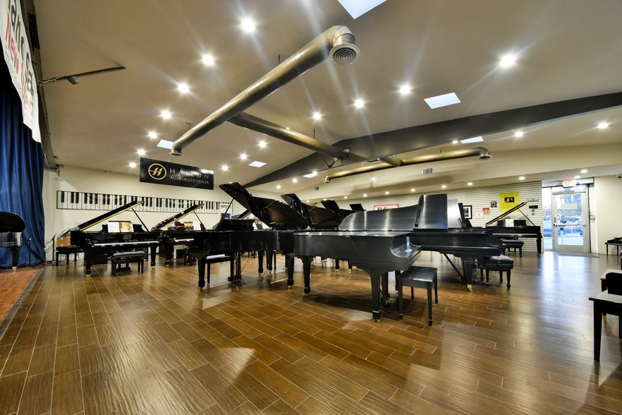 1515-1517 N Main St, Santa Ana, CA for lease - Building Photo - Image 2 of 20