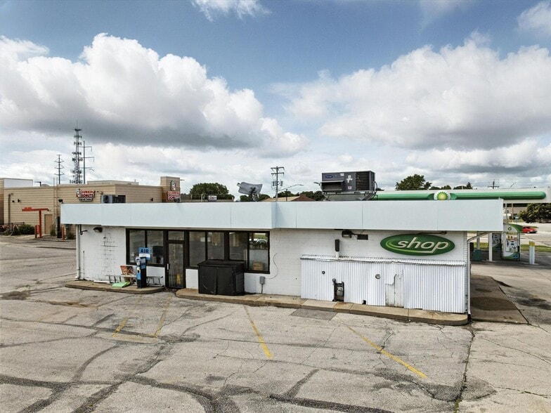 2115 Main St, Green Bay, WI for sale - Building Photo - Image 3 of 12