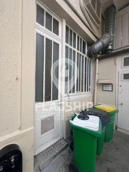 Retail in Paris for lease - Building Photo - Image 1 of 5