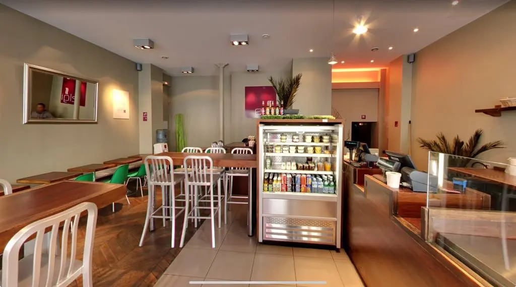 Retail in Paris for lease Building Photo- Image 1 of 4