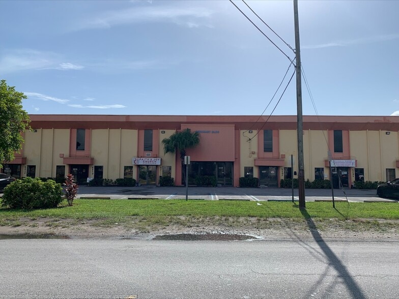 5201-5229 NW 74th Ave, Miami, FL for lease - Building Photo - Image 2 of 9