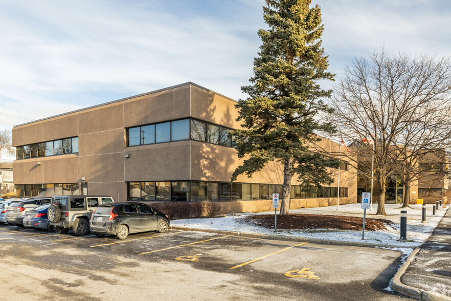 2625 Queensview Dr, Ottawa, ON for lease - Primary Photo - Image 1 of 6