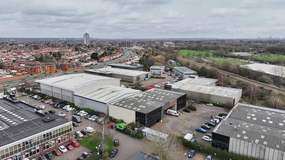 2-5 Hook Rise, Surbiton for sale - Primary Photo - Image 1 of 1