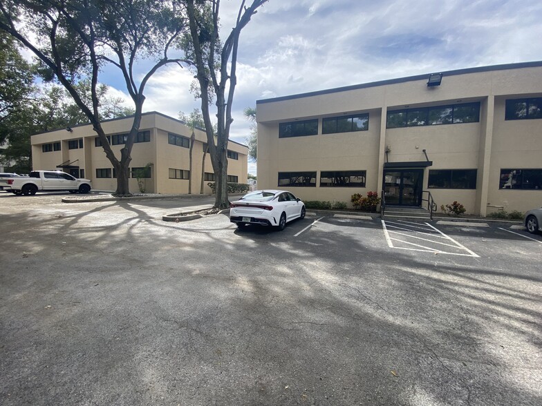 180 N Westmonte Dr, Altamonte Springs, FL for lease - Primary Photo - Image 1 of 10