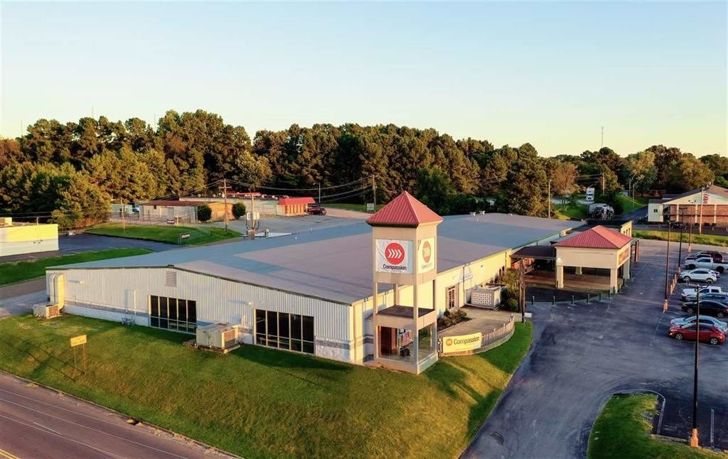 2310 N Highland Ave, Jackson, TN 38305