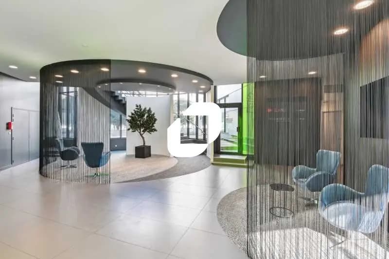 Location Bureaux 550 m² - Photo 1