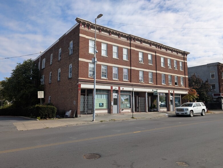 Poughkeepsie Portfolio portfolio of 4 properties for sale on LoopNet.com - Building Photo - Image 2 of 9