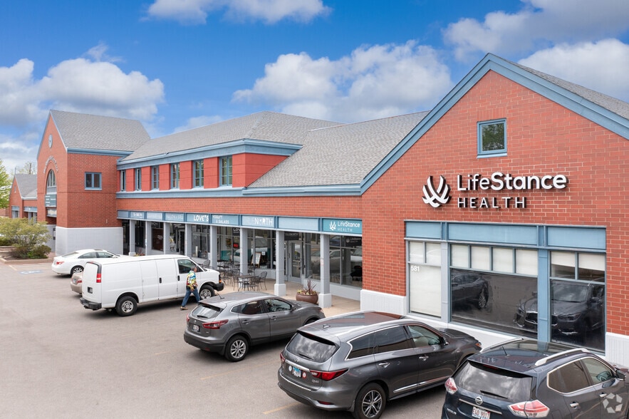 581-607 Elm Pl, Highland Park, IL for lease - Building Photo - Image 3 of 8