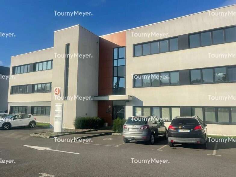 Office in Saint-Grégoire for lease - Building Photo - Image 2 of 6