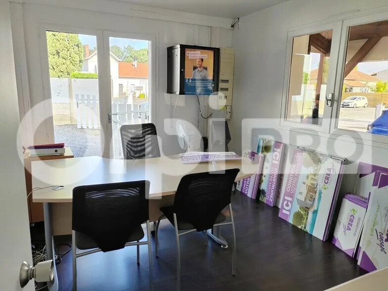 Retail in Biscarrosse for lease - Interior Photo - Image 2 of 8