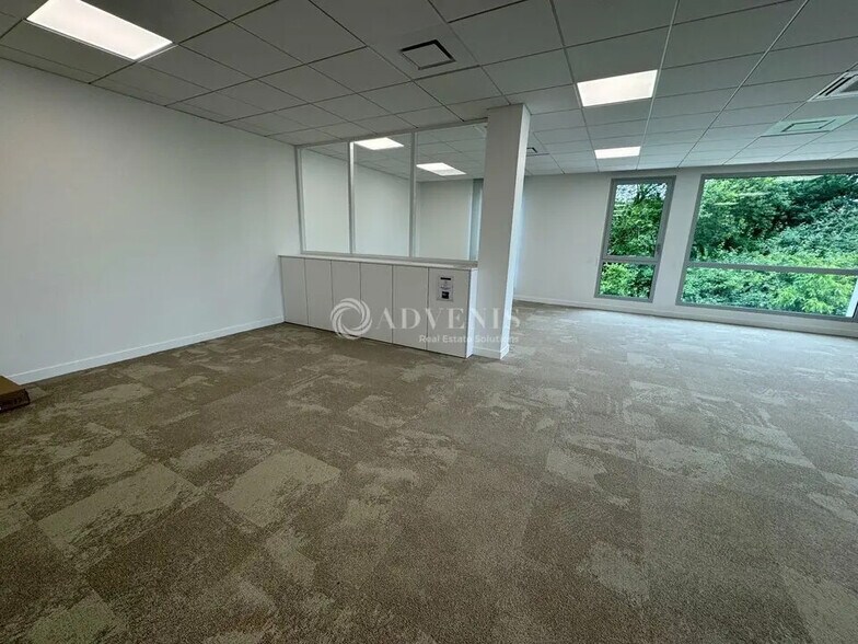 Office in Serris for sale - Building Photo - Image 3 of 7