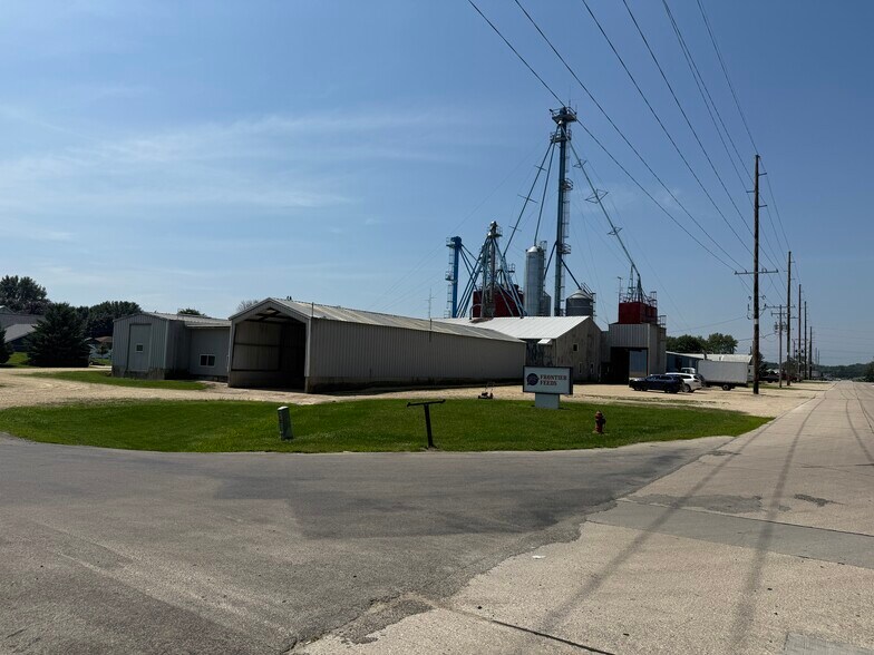130 E 11th St, Monticello, IA for sale - Building Photo - Image 1 of 14
