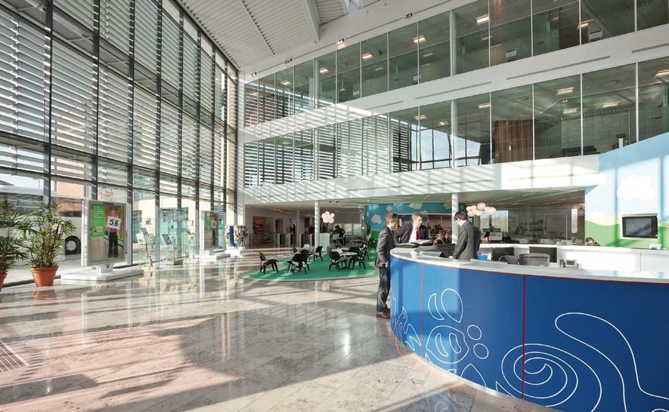 Springfield Dr, Leatherhead for lease - Lobby - Image 2 of 21