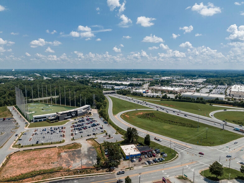 5410 Hornaday Rd, Greensboro, NC for lease - Building Photo - Image 3 of 8