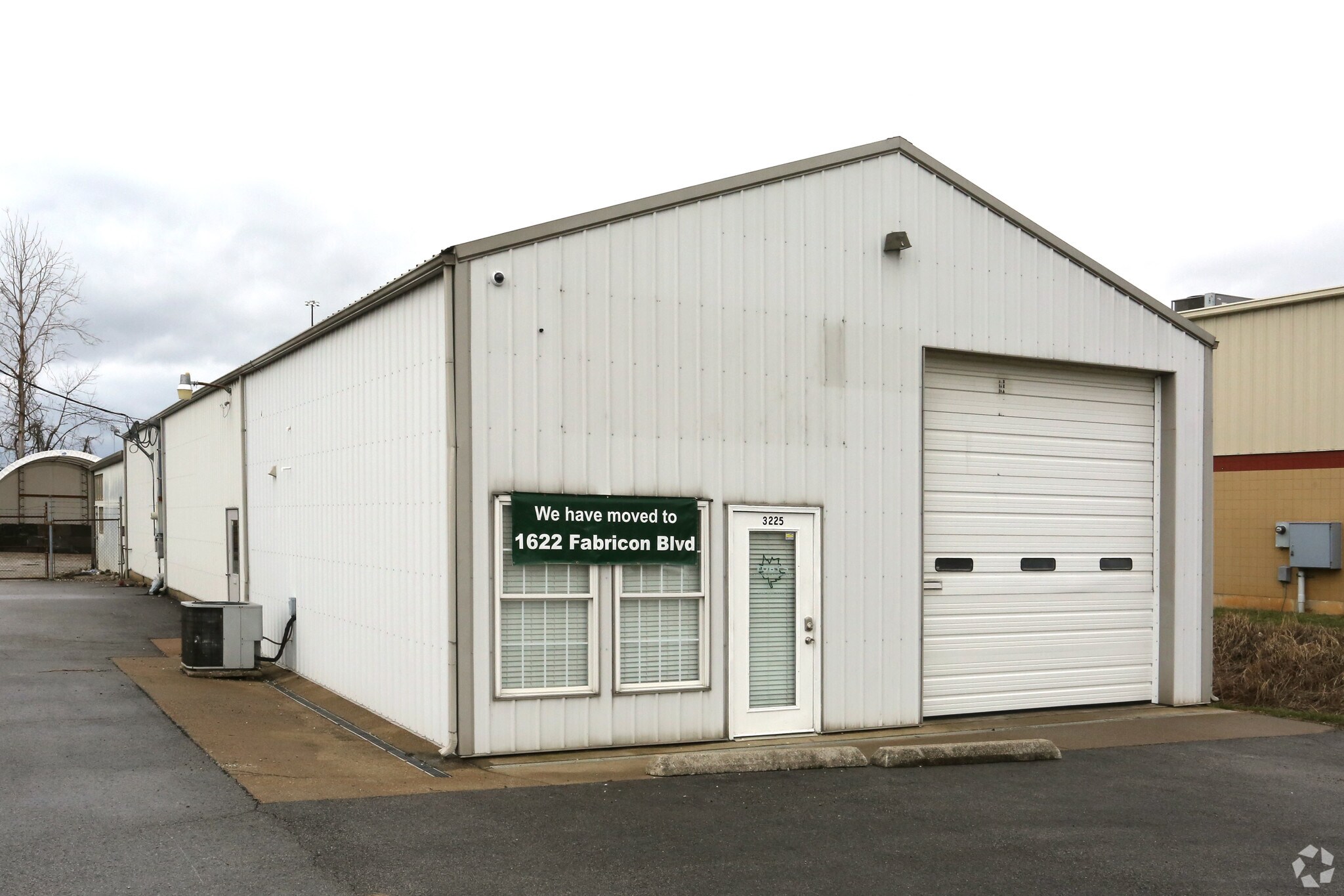 3225 Industrial Pky, Jeffersonville, IN for sale Primary Photo- Image 1 of 1