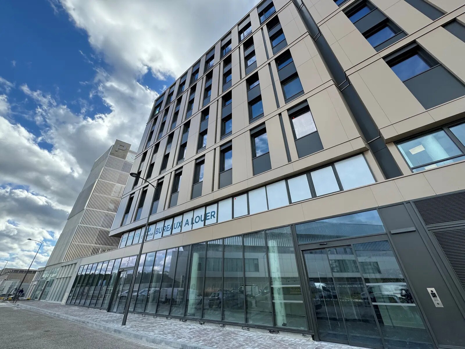 Retail in Reims for lease Building Photo- Image 1 of 6