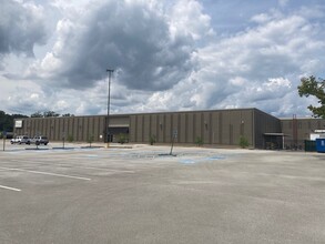 5600 Brainerd Rd, Chattanooga, TN for lease Building Photo- Image 2 of 5