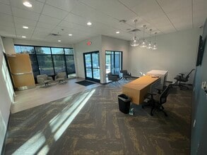 4123 Olympic Blvd, Erlanger, KY for lease Interior Photo- Image 2 of 9