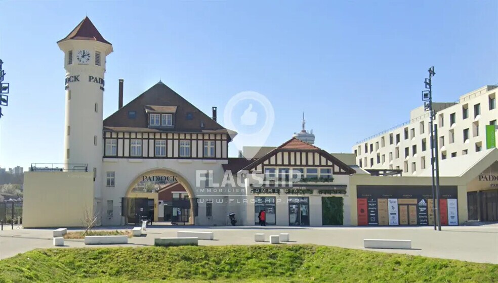 Retail in Romainville for lease - Building Photo - Image 2 of 4