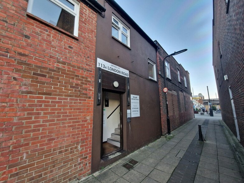 113-113A London Rd, Waterlooville for lease - Building Photo - Image 2 of 8