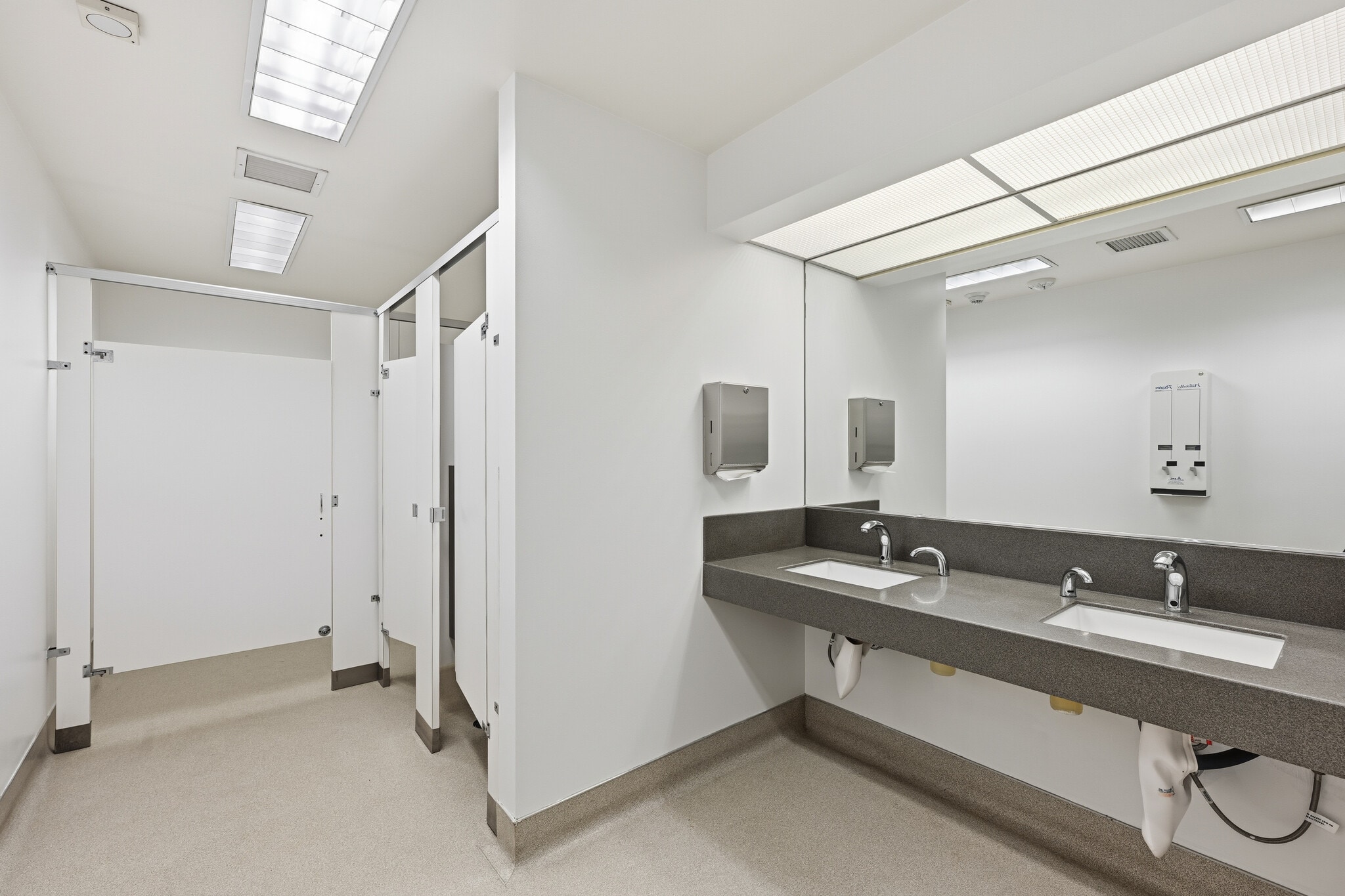 11555 Sorrento Valley Rd, San Diego, CA for lease Interior Photo- Image 1 of 9