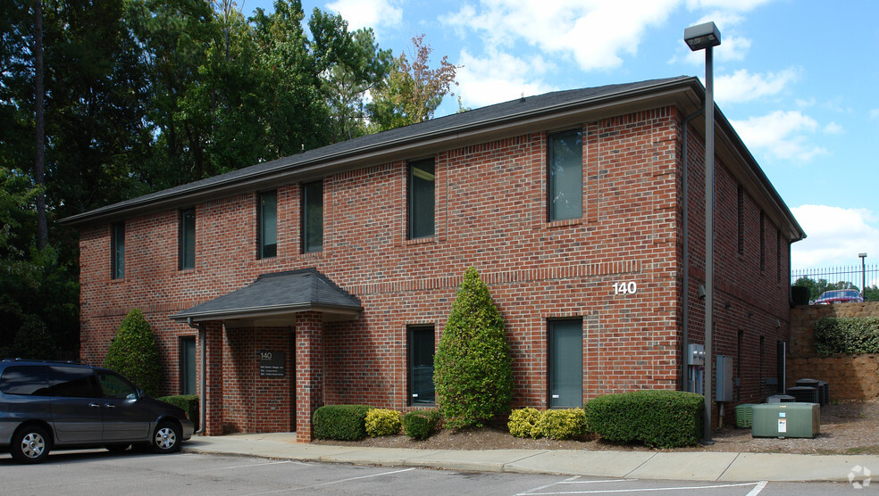 140 Iowa Ln, Cary, NC for sale - Primary Photo - Image 1 of 14