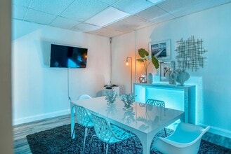 411-415 1st Ave N, Saint Petersburg, FL for lease Building Photo- Image 2 of 3