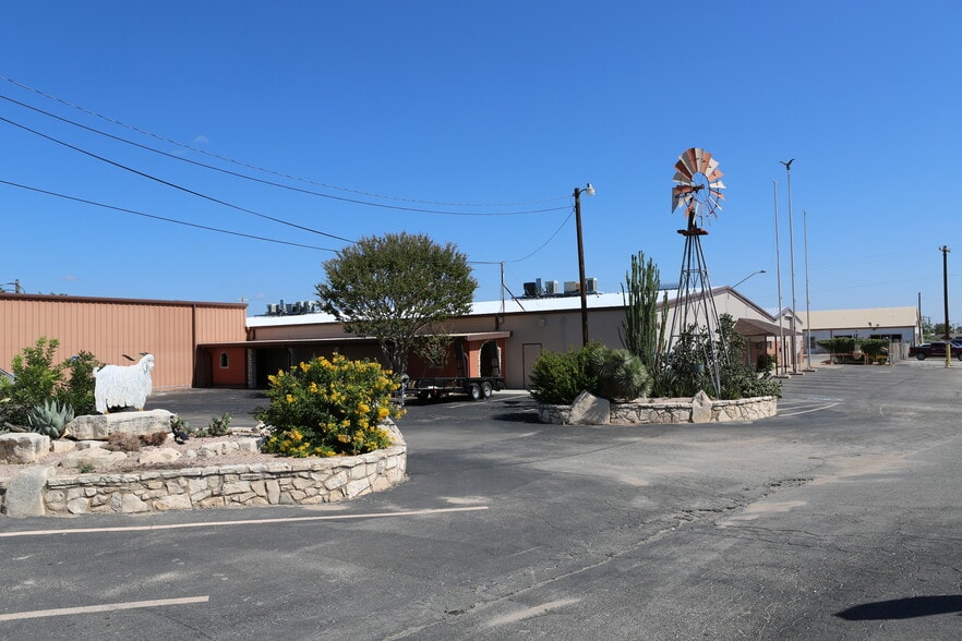 706 Knickerbocker Rd, San Angelo, TX for lease - Building Photo - Image 3 of 24