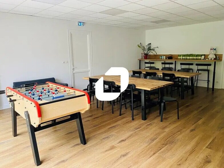 Office in Bruges for lease - Building Photo - Image 3 of 7