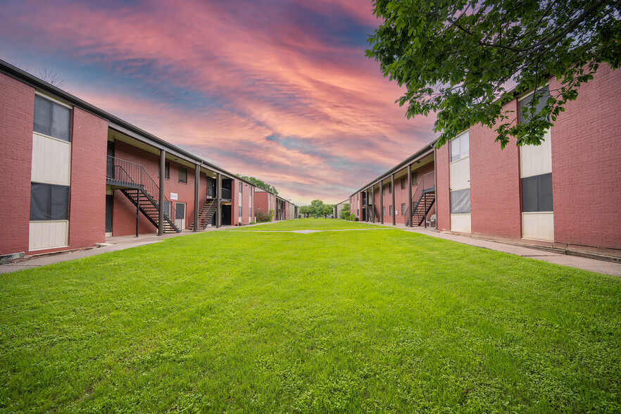 1800 Primrose Dr, Waco, TX for sale - Building Photo - Image 1 of 1