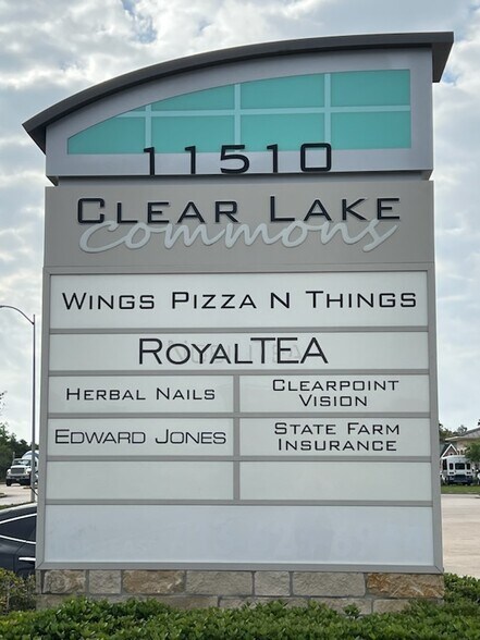 11510 Space Center Blvd, Houston, TX for lease - Building Photo - Image 3 of 4